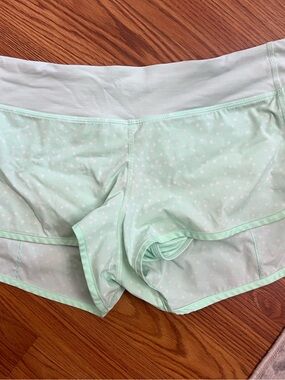 EUC women’s size 10 Lululemon Speed up shorts